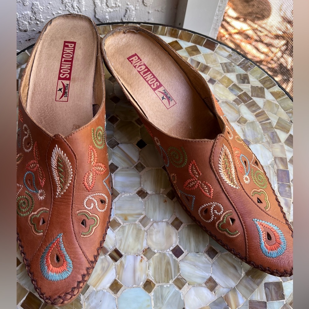 Pikolinos Brown Embroidered Leather Mules